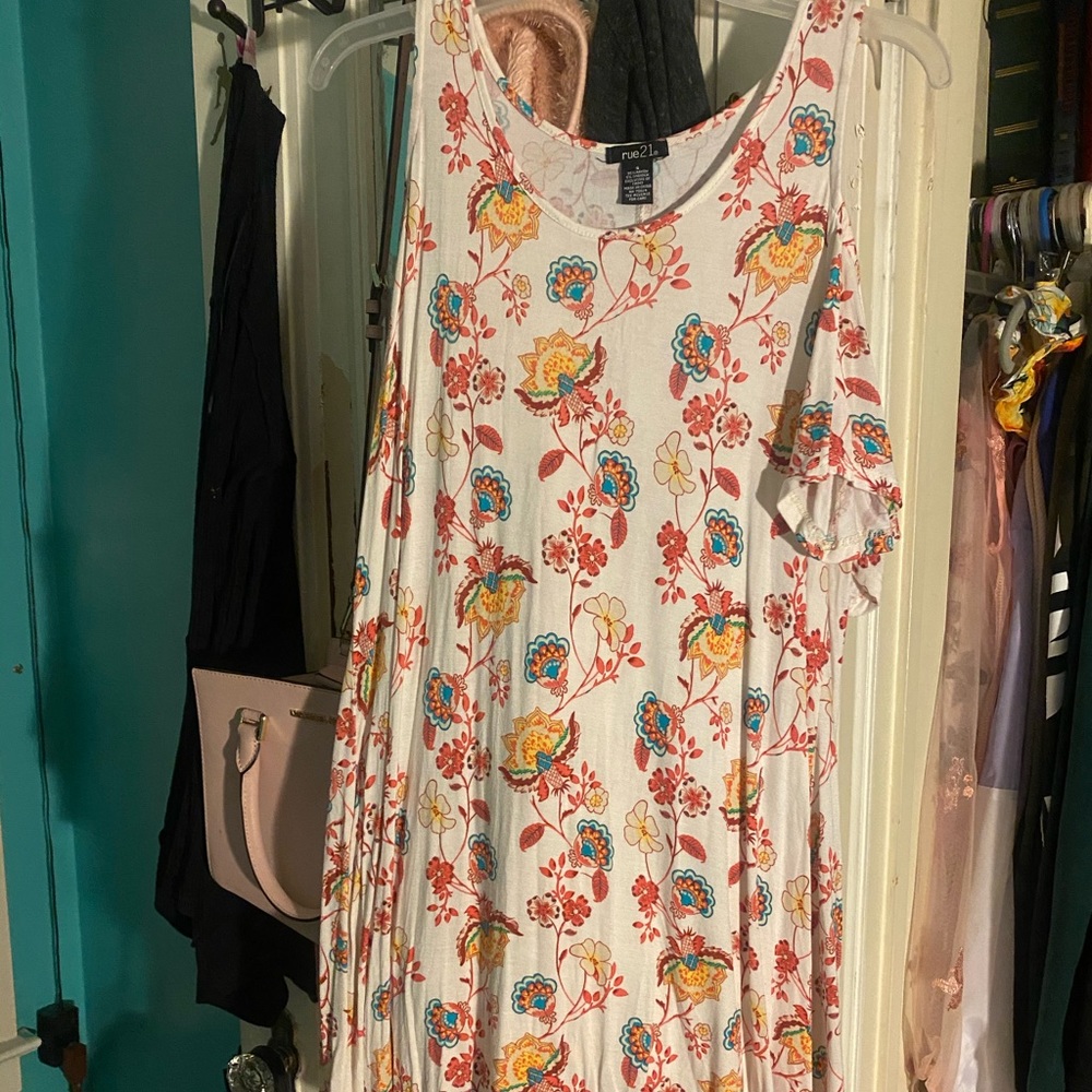 Floral dress off the shoulders